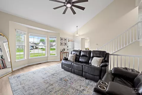 Living - 5832 Landcaster Cir, Mchenry, IL 60050 photo 2 of 4