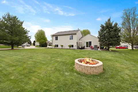 Exterior - 5832 Landcaster Cir, Mchenry, IL 60050 photo 1 of 6