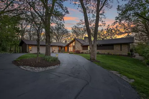 12304 N Ledges Dr, Roscoe, IL 61073