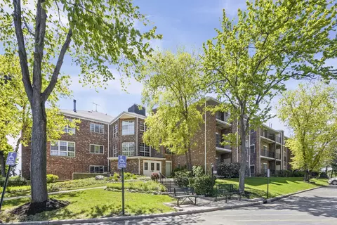540 Biesterfield Rd #B314, Elk Grove Village, IL 60007