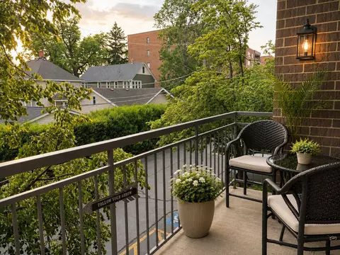 Exterior - 1477 E Thacker St #205, Des Plaines, IL 60016 photo 1 of 2