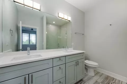 Bath - 43 Forest Ave, River Forest, IL 60305 photo 1 of 5
