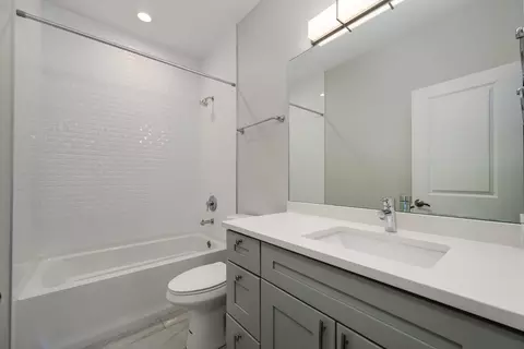 Bath - 43 Forest Ave, River Forest, IL 60305 photo 5 of 5