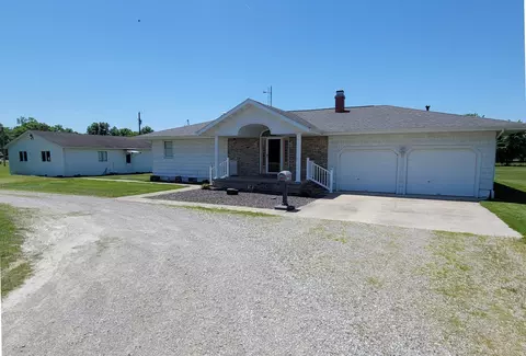 2705 S Broadway Ave, Salem, IL 62881