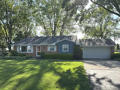 1496 W Lotus Ln, Kankakee, IL 60901