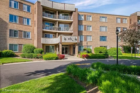 900 E Wilmette Rd #219, Palatine, IL 60074