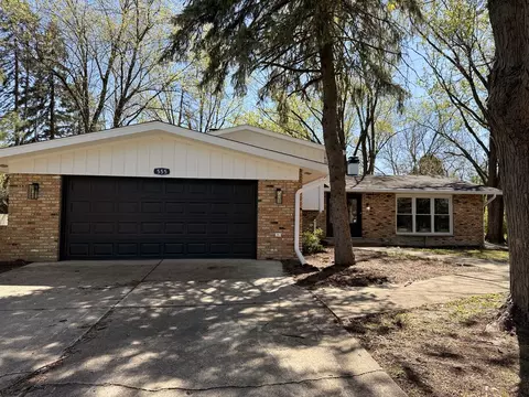 28 W555 Leverenz Rd, Naperville, IL 60564