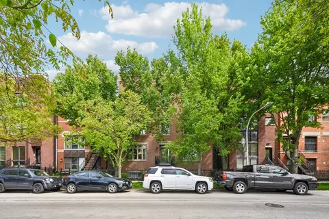 1326 W Grenshaw St #3, Chicago, IL 60607