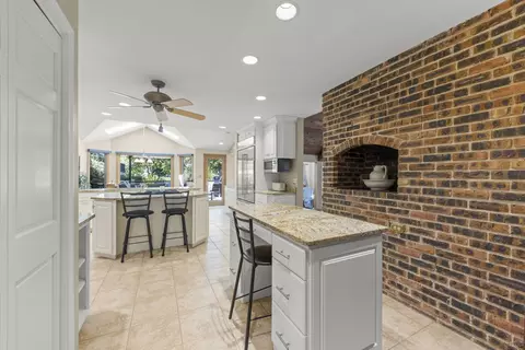 Kitchen - 105 Thrush Ln, Naperville, IL 60540 photo 4 of 6