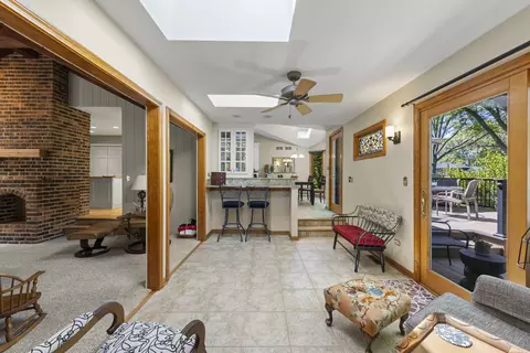 Entry Way - 105 Thrush Ln, Naperville, IL 60540 photo 2 of 6