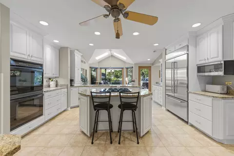 Kitchen - 105 Thrush Ln, Naperville, IL 60540 photo 3 of 6