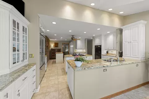 Kitchen - 105 Thrush Ln, Naperville, IL 60540 photo 6 of 6