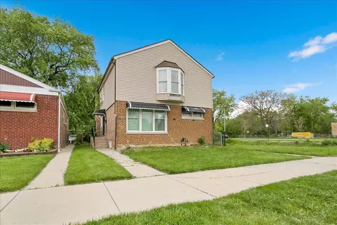8906 S Mackinaw St, Chicago, IL 60617