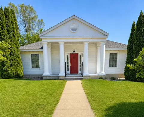 354 19th Pl, Clinton, IA 52732