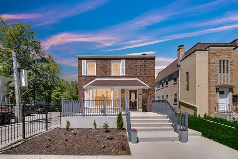 2744 W Catalpa Ave, Chicago, IL 60625