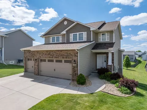 4305 Happiness Ln, Bettendorf, IA 52722