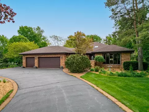 34 Carlisle Rd, Hawthorn Woods, IL 60047