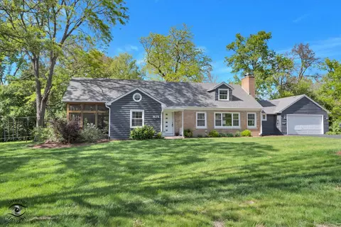 829 E Porter Ave, Naperville, IL 60540