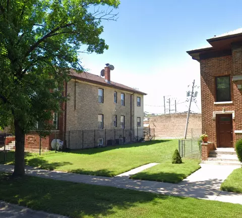 6418 N Fairfield Ave, Chicago, IL 60645