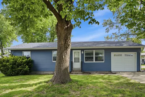 2010 W 63rd St, Davenport, IA 52806