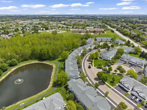 View/Area - 2448 Reflections Dr, Aurora, IL 60502 photo 4 of 10