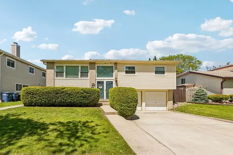 774 Polynesian Dr, Des Plaines, IL 60016