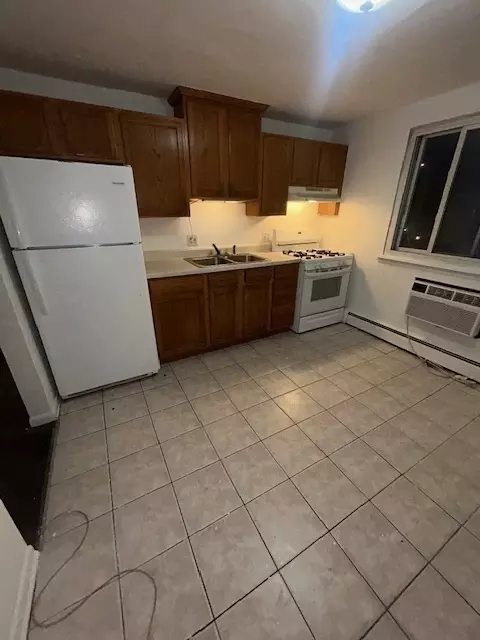 Kitchen - 14633 Keystone Ave #2D, Midlothian, IL 60445 photo 2 of 2