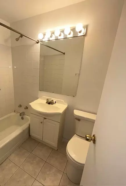 Bath - 14633 Keystone Ave #2D, Midlothian, IL 60445 photo 1 of 2