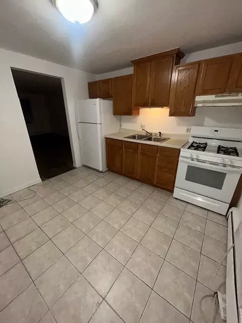 Kitchen - 14633 Keystone Ave #2D, Midlothian, IL 60445 photo 1 of 2