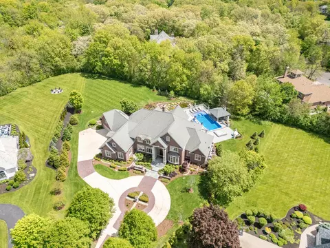 4 N881 Old Farm Rd, Saint Charles, IL 60175