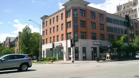 125 N Euclid Ave #402, Oak Park, IL 60301