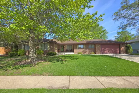 204 Carriage Dr, Morris, IL 60450