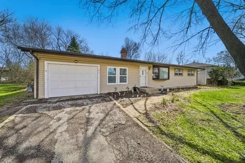 1412 Beach Rd, Mchenry, IL 60050