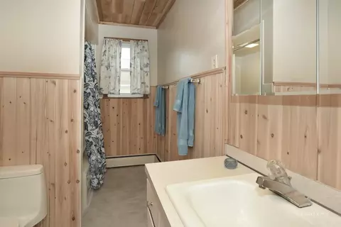 Bath - 9805 Illinois St, Hebron, IL 60034 photo 1 of 1