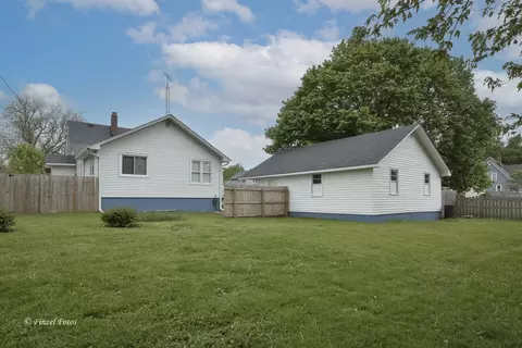 Exterior - 9805 Illinois St, Hebron, IL 60034 photo 2 of 3