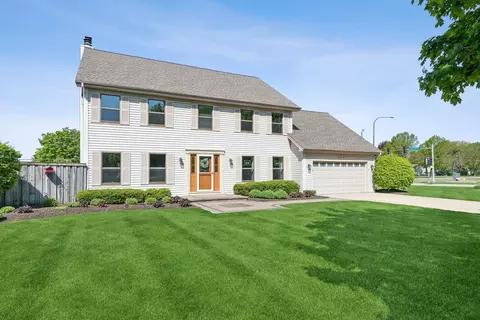 2001 Lakeview Ct, Naperville, IL 60565