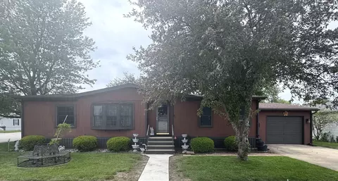 10 Maple Rdg, Manteno, IL 60950