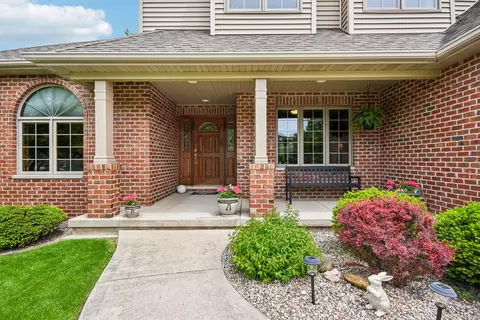 Exterior - 1041 Lakeview Dr, Morris, IL 60450 photo 4 of 9