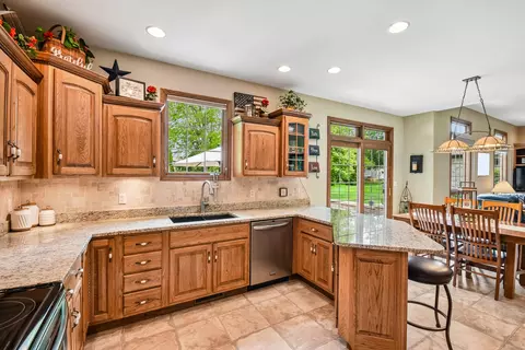 Kitchen - 1041 Lakeview Dr, Morris, IL 60450 photo 4 of 4
