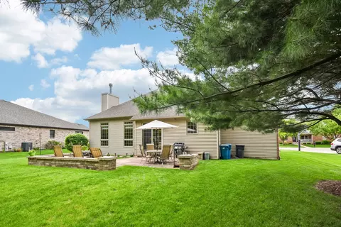 Exterior - 1041 Lakeview Dr, Morris, IL 60450 photo 7 of 9
