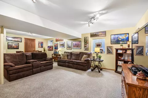 Living - 1041 Lakeview Dr, Morris, IL 60450 photo 3 of 3