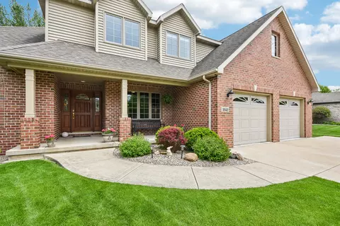 Exterior - 1041 Lakeview Dr, Morris, IL 60450 photo 3 of 9