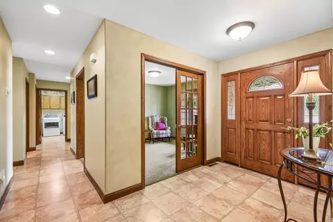 Entry Way - 1041 Lakeview Dr, Morris, IL 60450 photo 2 of 4