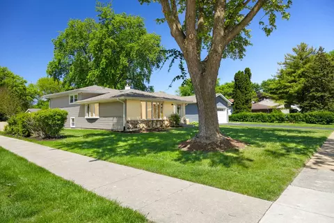 Exterior - 1403 E Lowden Ave, Wheaton, IL 60189 photo 7 of 7