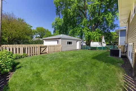 Exterior - 1403 E Lowden Ave, Wheaton, IL 60189 photo 5 of 7