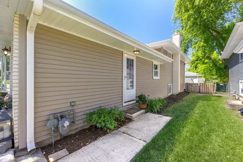 Exterior - 1403 E Lowden Ave, Wheaton, IL 60189 photo 6 of 7