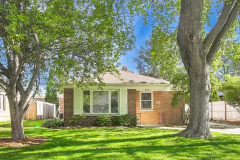 836 E Rockland Rd, Libertyville, IL 60048