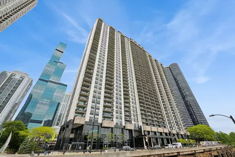 400 E Randolph St #1710, Chicago, IL 60601