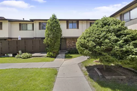 7345 Winthrop Way #10, Downers Grove, IL 60516