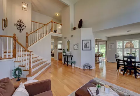 411 Belmont Ln, Bartlett, IL 60103 photo 4